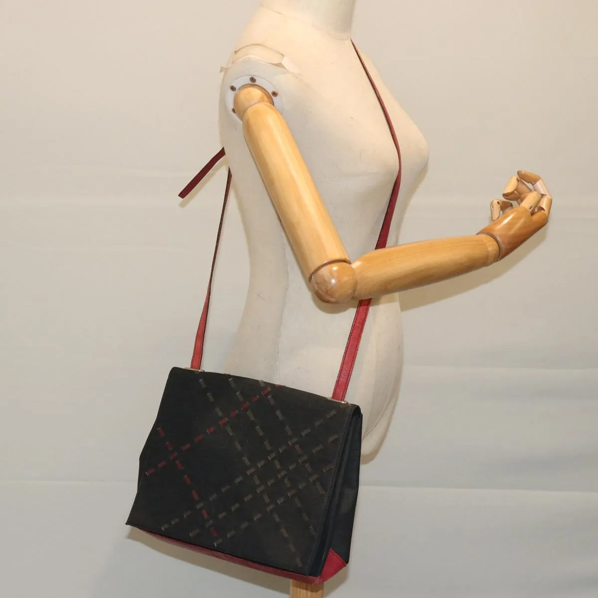 Trendy Inspired Burberry Shoulder Bag Canvas Black Red Auth Bs12799