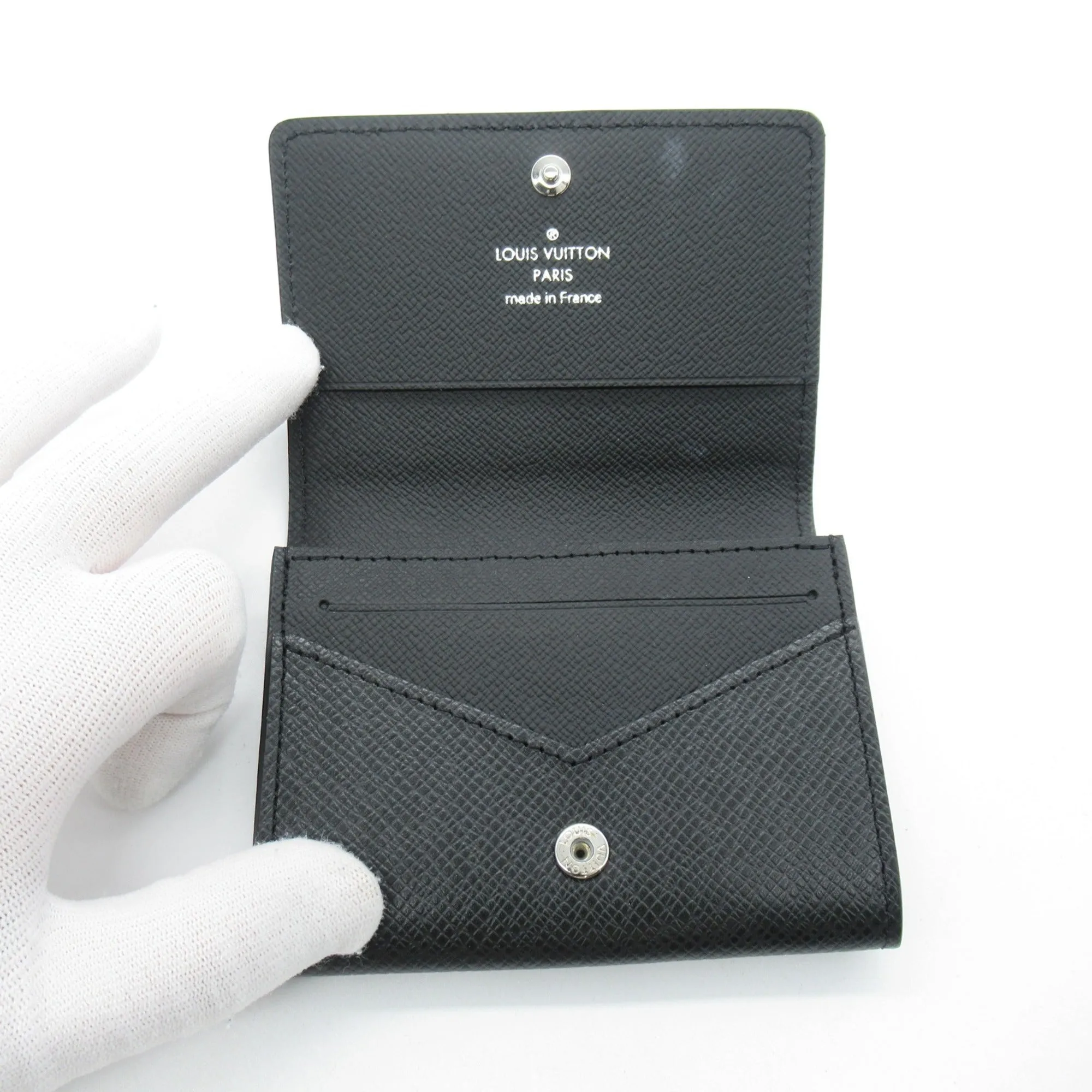 Trendy Inspired Louis Vuitton Anvelop Carte De Visit Nm Black Black Taiga Leather M64595