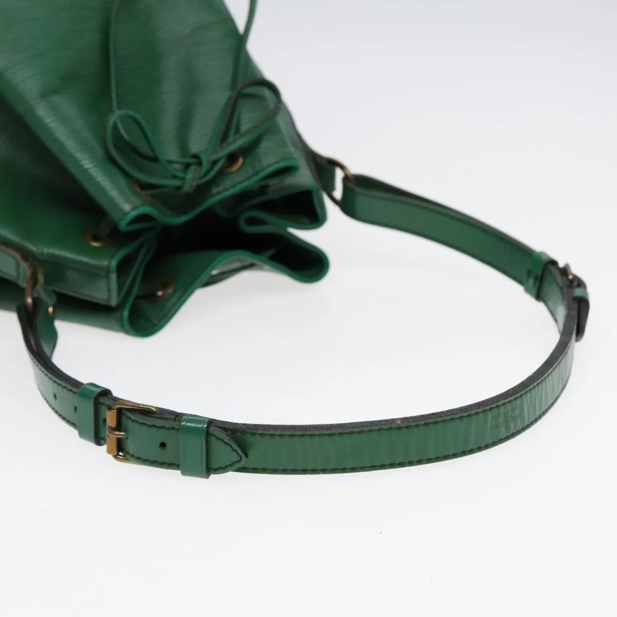 Trendy Inspired Louis Vuitton Epi Noe Shoulder Bag Green M44004 Lv Auth 81390