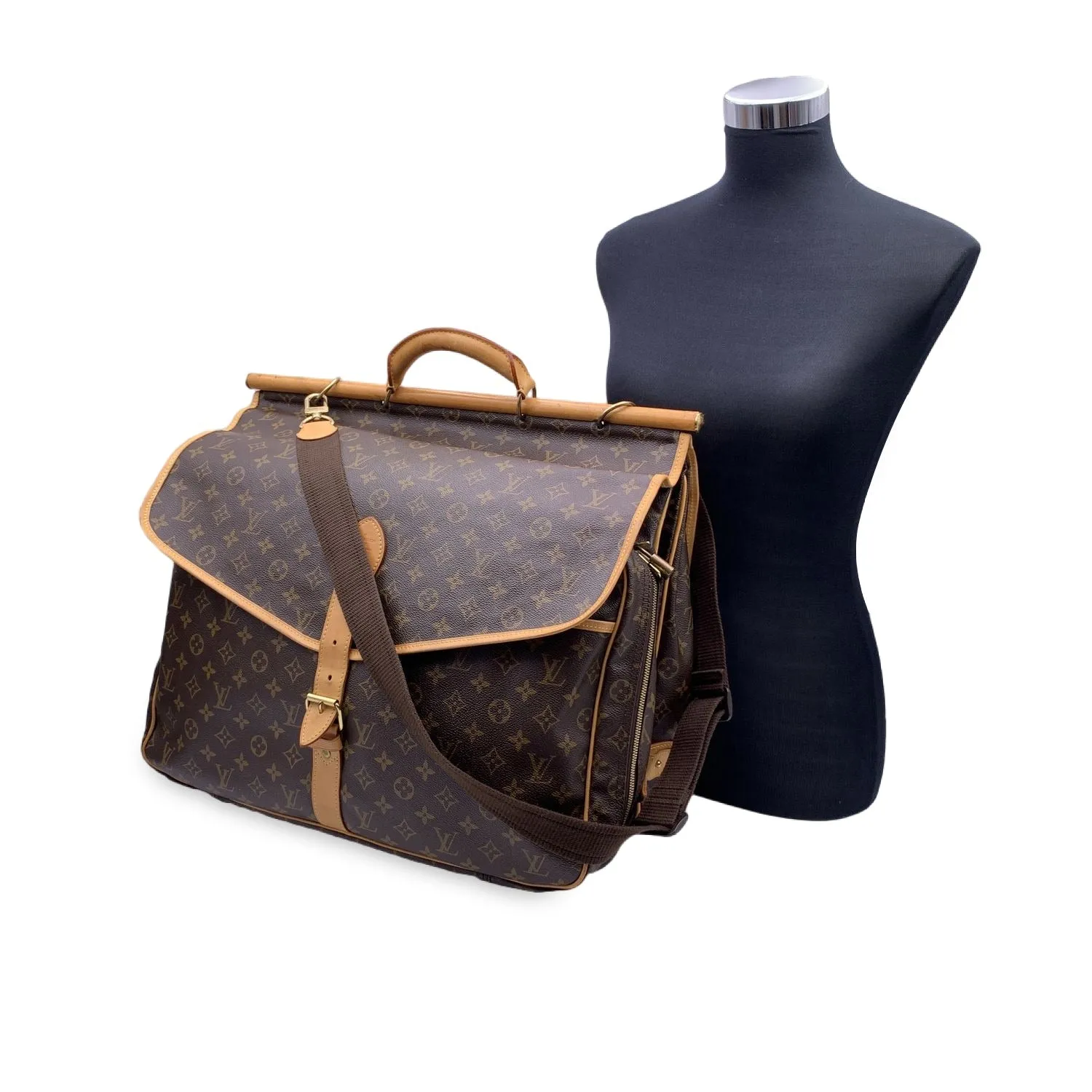 Trendy Inspired Louis Vuitton Vintage Monogram Canvas Garment Bag Chasse M41140