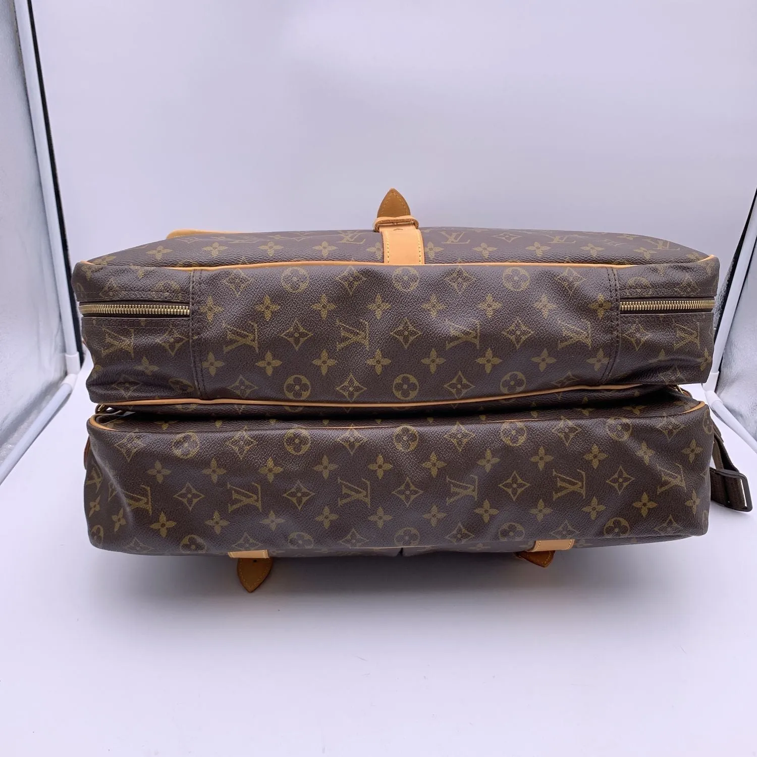 Trendy Inspired Louis Vuitton Vintage Monogram Canvas Garment Bag Chasse M41140