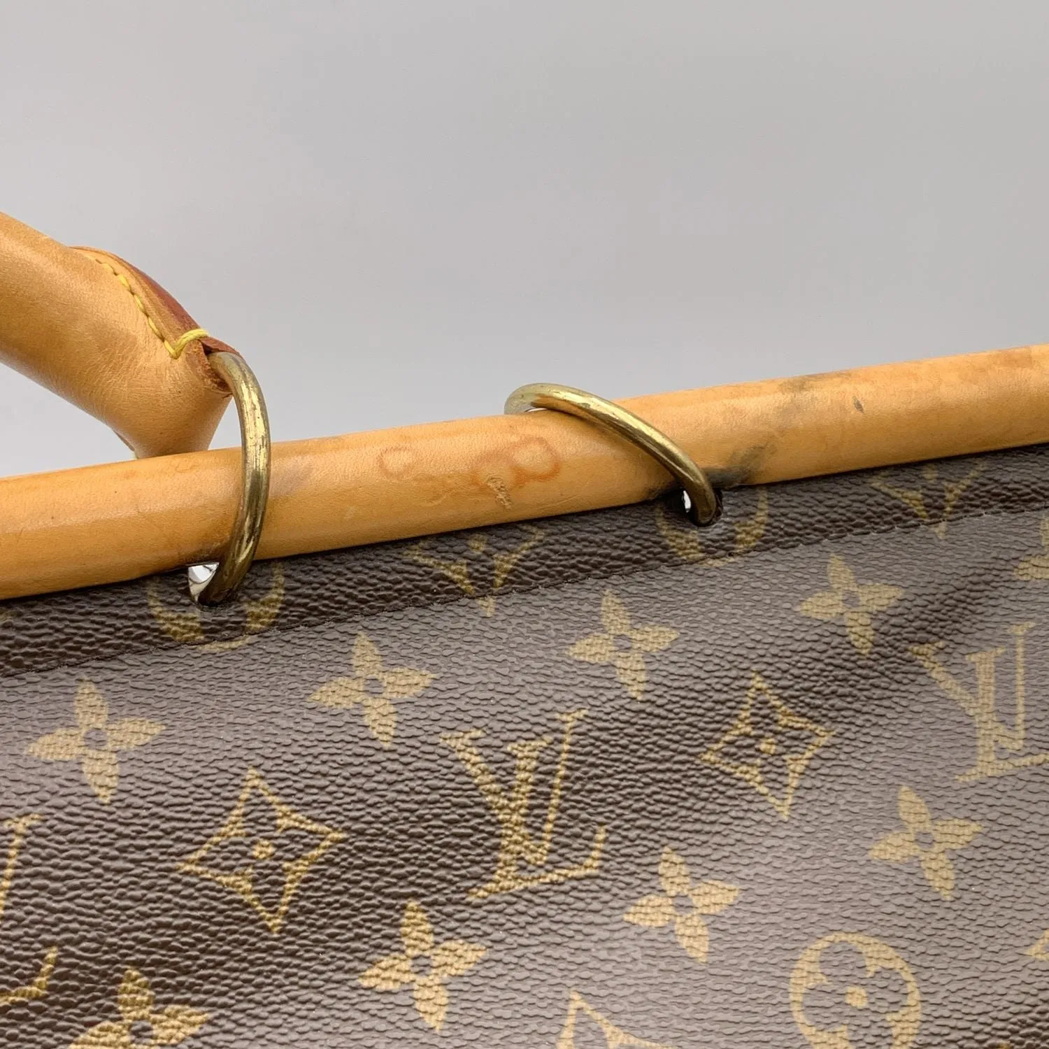 Trendy Inspired Louis Vuitton Vintage Monogram Canvas Garment Bag Chasse M41140